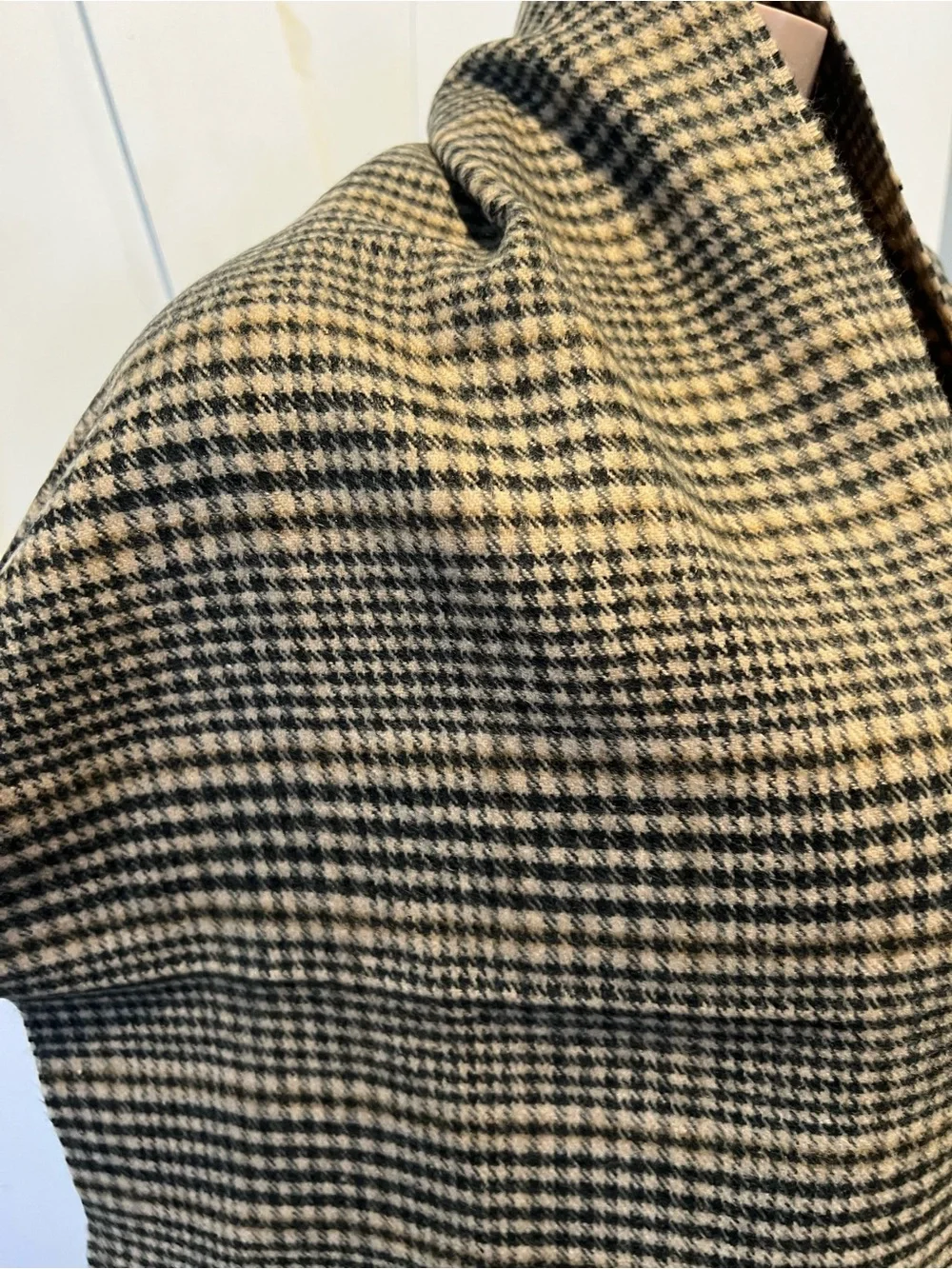 Classic Houndstooth Fringe Shawl Scarf 100% cashmere made in Scotland Neutral